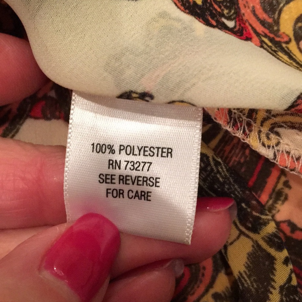 ❌SOLD (tan) CANDIES xs floral top with free camisole - Picture 6 of 7